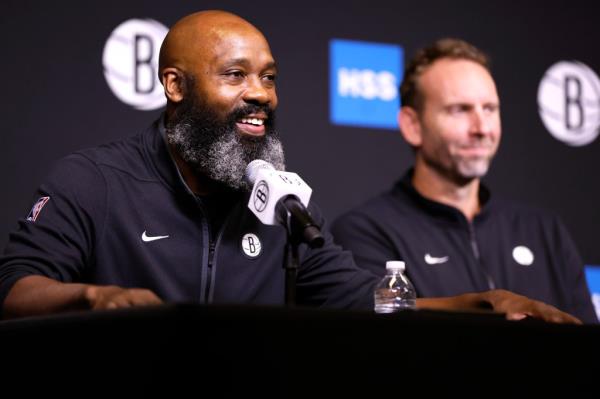 Jacque Vaughn (l) sits next to Sean Marks (r) in September 2023.