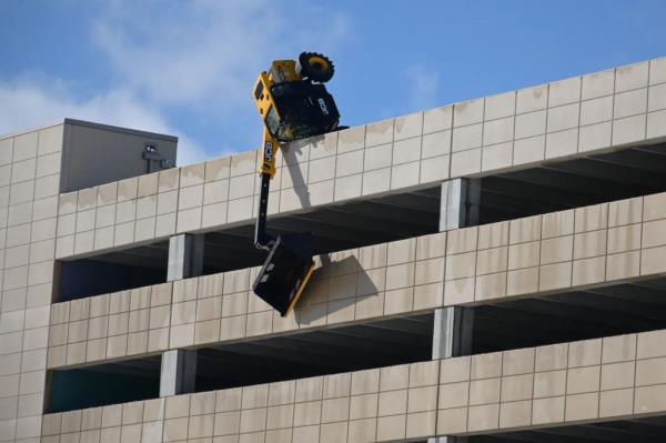 Madison Fire Department was a<em></em>lerted a<em></em>bout the machine incident at a parking ramp, wher<em></em>e a telescopic handler overturned on the edge of a parking ramp.