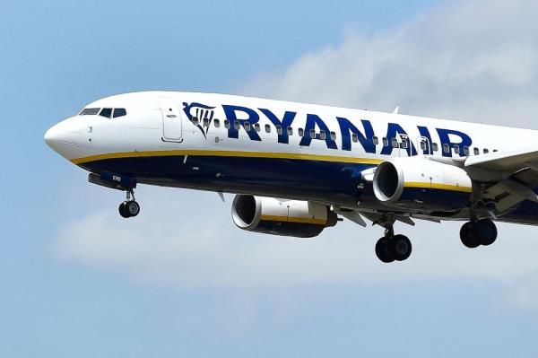 Ryanair investigators found that Murray texted messages to the cadet pilots such as 