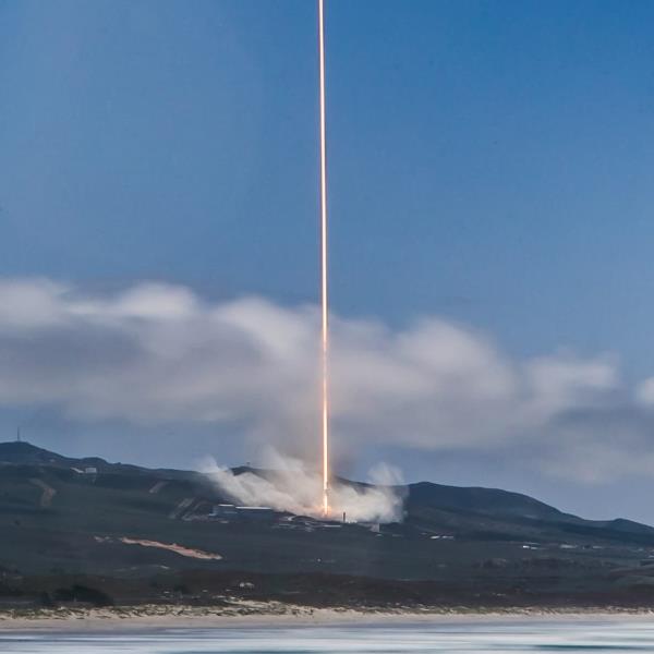 A photo of a purported space-laser allegedly frying Hawaii that has been circulating online