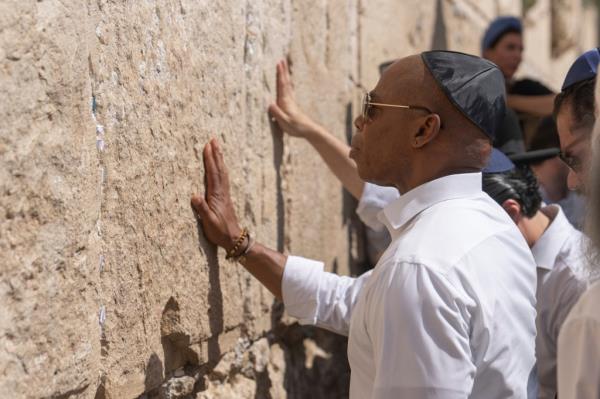 Mayor Eric Adams of New York visits the Western Wall, the holiest spot wher<em></em>e Jews can pray, in Jerusalem, Tuesday, Aug. 22, 2023. Adams spent the second day of his visit to Israel touring holy sites before a planned meeting with Prime Minister Benjamin Netanyahu as he sought to avoid publicly weighing into the political crises plaguing the nation. (AP Photo/Ohad Zwigenberg)