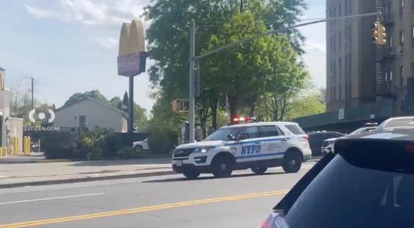 Two Stabbed Outside McDonald's</p>

<p>　　South Bronx, Bronx</p>

<p>　　1600 Boston Rd