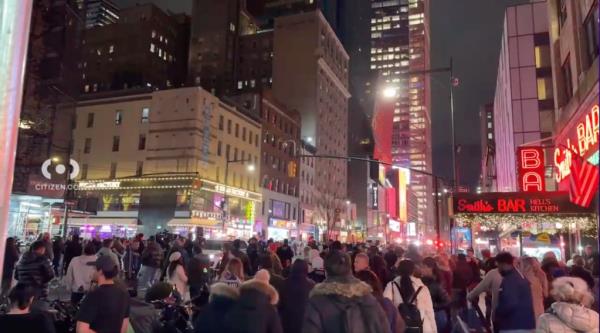 The loud bangs of the glass smashing o<em></em>nto West 44th Street caused a brief panic at the Crossroads of the World.