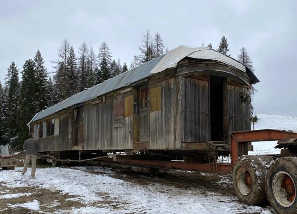 The train car was in terrible condition, infested with cats and nearly falling apart.