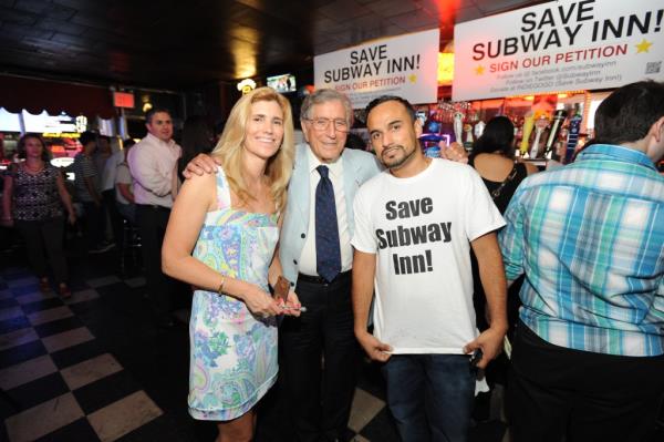 Tony Bennett joins staffers at the Subway Inn.