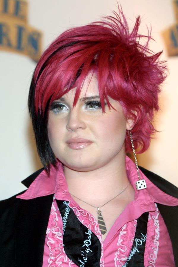 Kelly Osbourne attends the 2002 MTV Movie Awards.