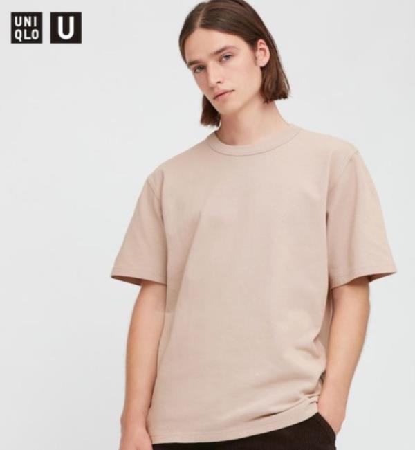 Model for UNIQLO's gender neutral fashion, wearing to<em></em>nal t-shirt.