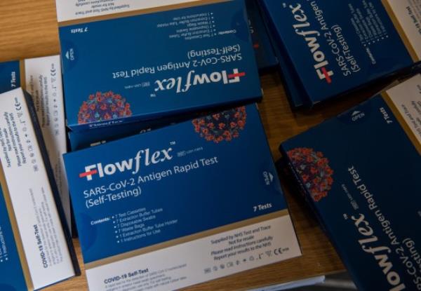 LONDON, ENGLAND - DECEMBER 29: Lateral flow test kits at a Covid test kit centre in Soho on December 29, 2021 in London, England. Covid Lateral flow tests are unavailable to order from the government website for the second day and pharmacies are reporting shortages and low stock. (Photo by Chris J Ratcliffe/Getty Images)