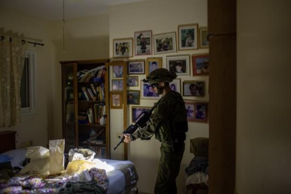 epa10919076 An Israeli soldier searches a house in the kibbutz of Be'eri, Israel, 14 October 2023. According to Israeli officials, the bodies of 108 Israeli people were found in the Be'eri kibbutz, near the Gaza border, following the Hamas attack on 07 October. More than 1,300 Israelis have been killed and over 3,200 others injured, according to the IDF, after the Islamist movement Hamas launched an attack against Israel from the Gaza Strip on 07 October. More than 2,000 Palestinians have been killed and over 8,700 others injured in Gaza since Israel launched retaliatory air strikes, the Palestinian health ministry said. EPA/MARTIN DIVISEK