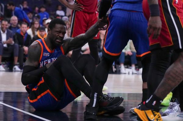 Julius Randle #30 of the New York Knicks reacts after an injury against the Miami Heat