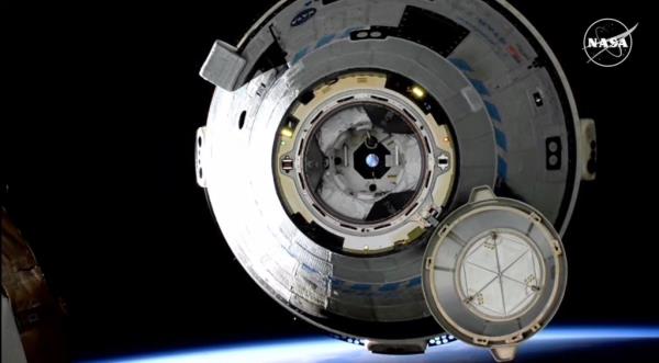 Boeing’s new astro<em></em>naut capsule departed the Internatio<em></em>nal Space Station on Friday without its crew and headed back to Earth.