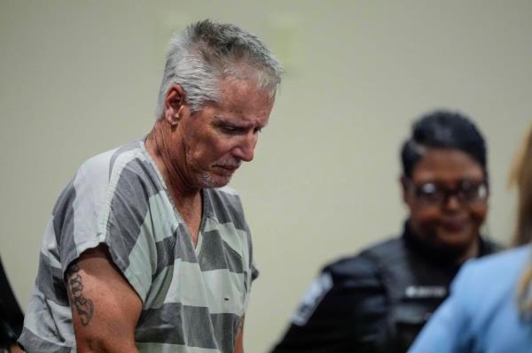 Colin Gray, father of Apalachee High School shooter, entering the Barrow County courthouse with a somber ex<em></em>pression