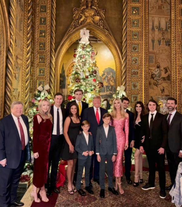 Do<em></em>nald Trump with his family