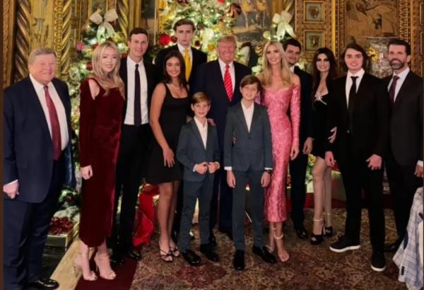 A wider Trump family group.