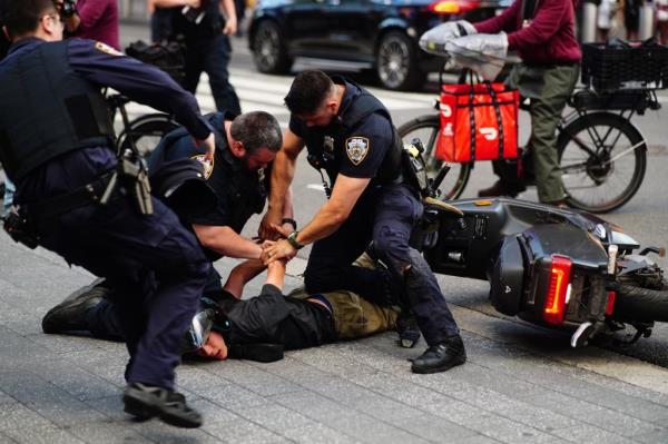 NYPD busts migrant in Midtown. 