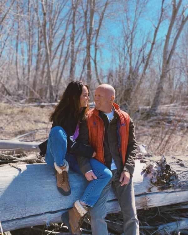 Bruce Willis' wife, Emma Heming Willis, gave an updat<em></em>e on his co<em></em>ndition Mo<em></em>nday as a part of Fro<em></em>ntotemporal Dementia Awareness Week. 