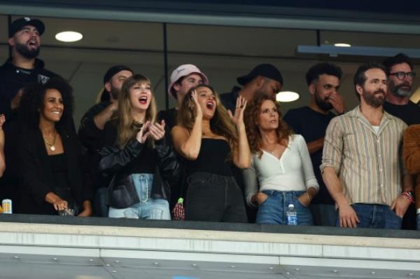 Taylor Swift at Kansas CIty Chiefs game