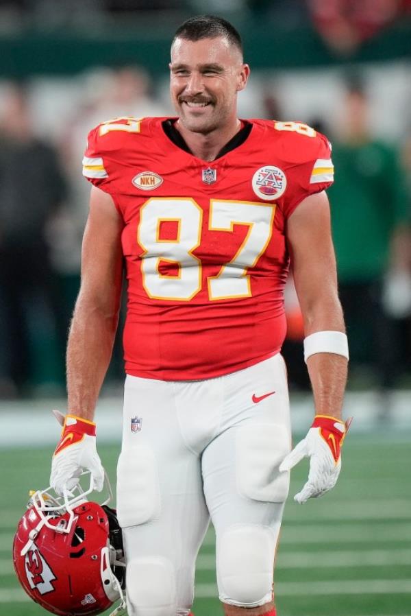 Travis Kelce Kansas CIty Chiefs game