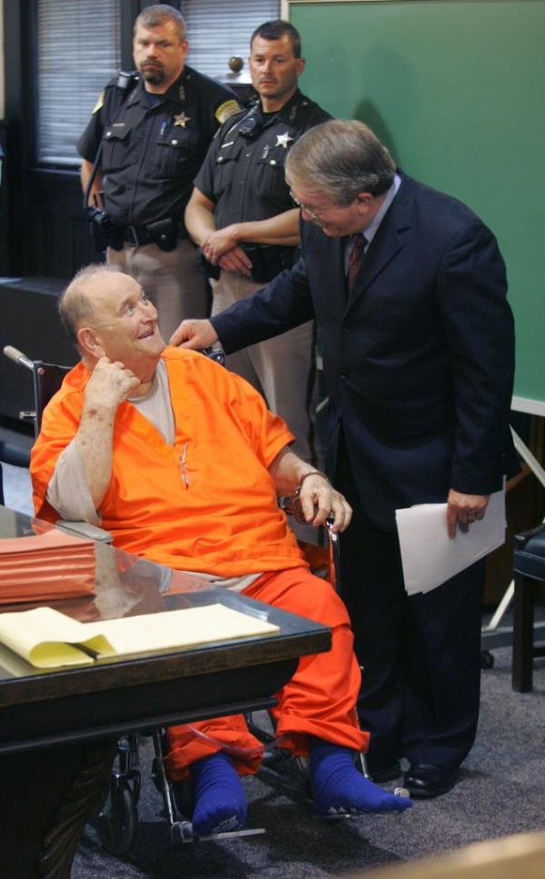 Alleged serial killer Edward Wayne Edwards, left,  co<em></em>nfers with defense attorney Larry Whitney  on Friday, June 11, 2010, in Akron, Ohio.  Edwards, 76, pleaded guilty Friday to killing a young Ohio couple near Akron in 1977, two days after he pleaded guilty in Wisco<em></em>nsin to killing a young couple there. Edwards was sentenced to two life terms in Ohio. He will be sentenced later in Wisco<em></em>nsin but must first serve his sentence in Ohio, wher<em></em>e he won't be eligible for parole co<em></em>nsideration until he is 97.   (AP Photo/Akron Beacon Journal, Phil Masturzo)